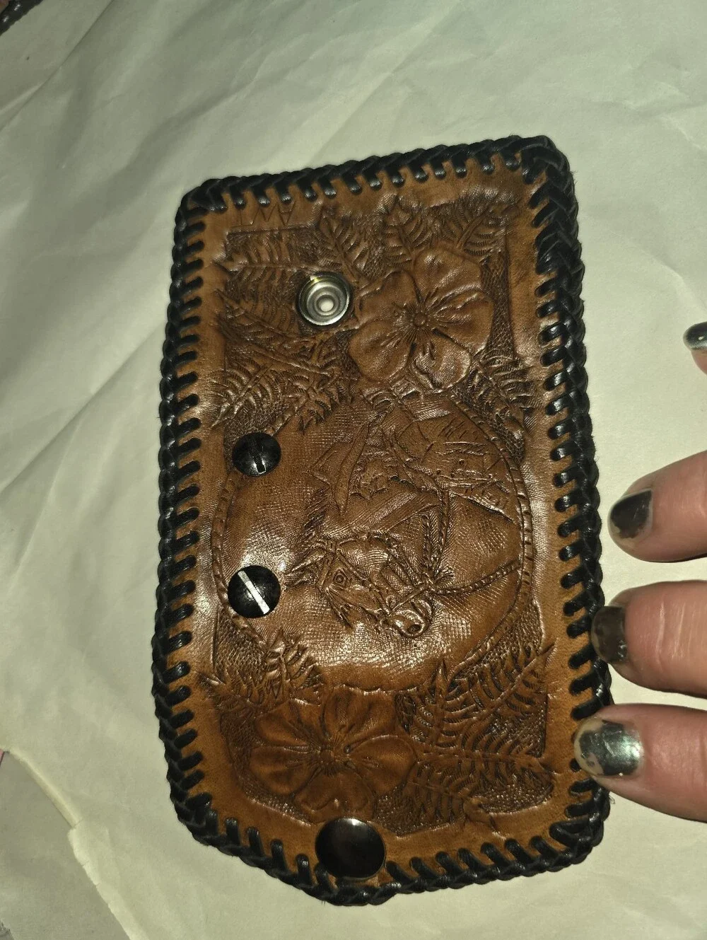New,Hand-Tooled Floral With Horse Leather Snap Key Holder in Brown With Black